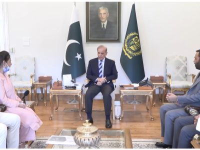 وزیراعظم شہباز شریف سے پمز آتشزدگی واقعے میں نومولود کی جان بچانے والی نرس رضیہ نورین کی ملاقات،تمغہ خدمت کا اعلان اور ایک کروڑ روپے کا چیک دیا