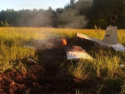 Small plane crashes in Russia