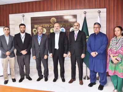 Delegation from the Central Asia Regional Economic Cooperation (CAREC) Secretariat meets with the Federal Minister for Commerce
