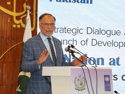 احسن اقبال کا ایک ملین یوتھ ڈیولپمنٹ ایڈووکیٹس تیار کرنے کا اعلان، پالیسیوں کے تسلسل کو قومی ترقی کی کنجی قرار دے دیا