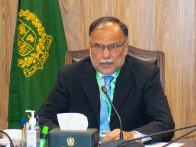 نوجوانوں کو صنعتی انقلاب 4.0 اور 5.0 کے تقاضوں سے ہم آہنگ بنانے کے لیے یونیورسٹی ڈگری پروگراموں کا فوری جائزہ لیا جائے، وفاقی وزیر احسن اقبال کی ہدایت