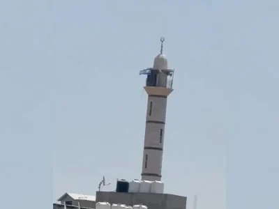 اسرائیلی فوج نے نور شمس کیمپ میں ابو عبیدہ مسجد کے مینار پر اسرائیلی پرچم لہرا دیا