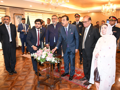 چیئرمین سینیٹ نے دو ملازمین کے لئے مفت حج کی قرعہ اندازی کا افتتاح کیا