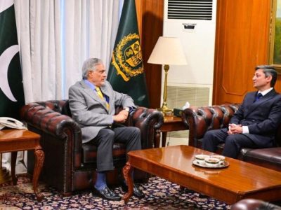 وزیر خارجہ اسحاق ڈار