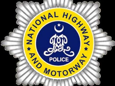 موٹروے پولیس کی بروقت کارروائی، 19 لاکھ روپے مالیت کے گم شدہ زیورات اور موبائل فون مالک کے حوالے
