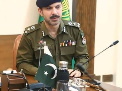 ٹریفک پولیس پنجاب کا پیشہ ور گداگروں کے خلاف کریک ڈائون