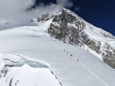Astore: The Chief Minister of Gilgit-Baltistan has taken notice of the avalanche incident on Broad Peak and ordered an immediate rescue operation to search for the international mountaineering team