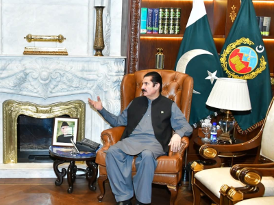گورنر خیبر پختونخوا سے صدر خیبر چیمبر آف کامرس اینڈ انڈسٹری کی ملاقات