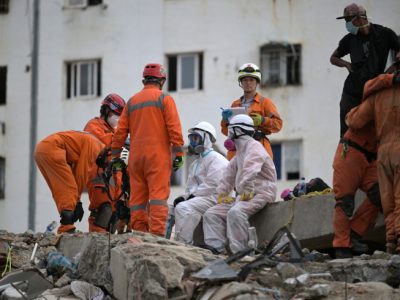 Venezuela: Earthquake death toll rises to 4,930; 21,000 people staying in relief camps.