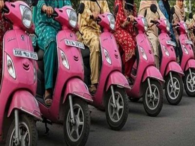 سندھ حکومت کا آئندہ مرحلے میں میرپورخاص میں پنک الیکٹرک سکوٹیز تقسیم کرنے کا فیصلہ