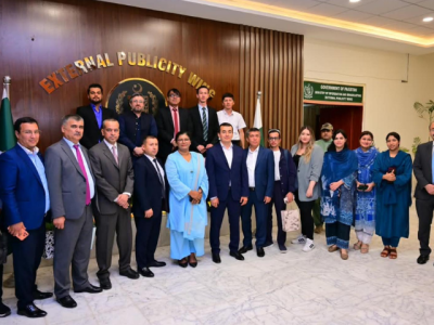 ازبک میڈیا وفد کا آرمی میوزیم